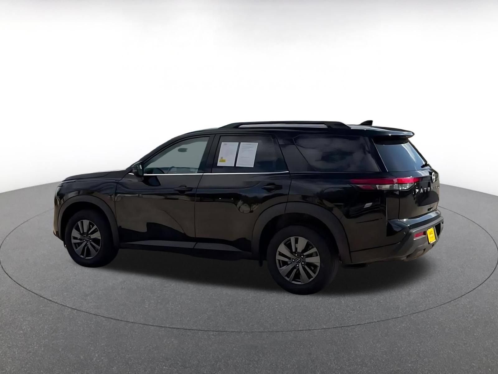 Used 2025 Nissan Pathfinder SV FWD image 10