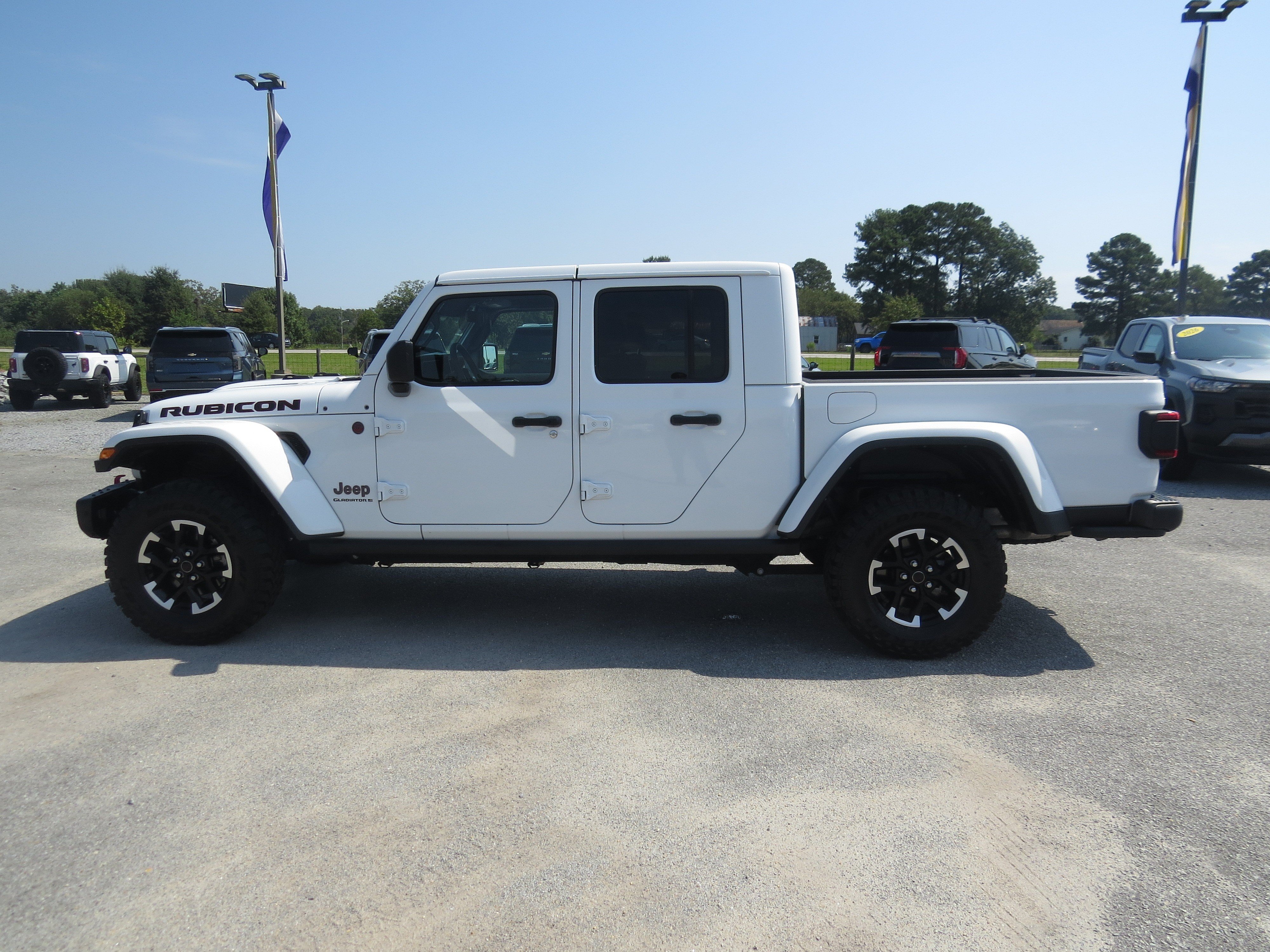 Used 2024 Jeep Gladiator Rubicon AWD/4WD image 6