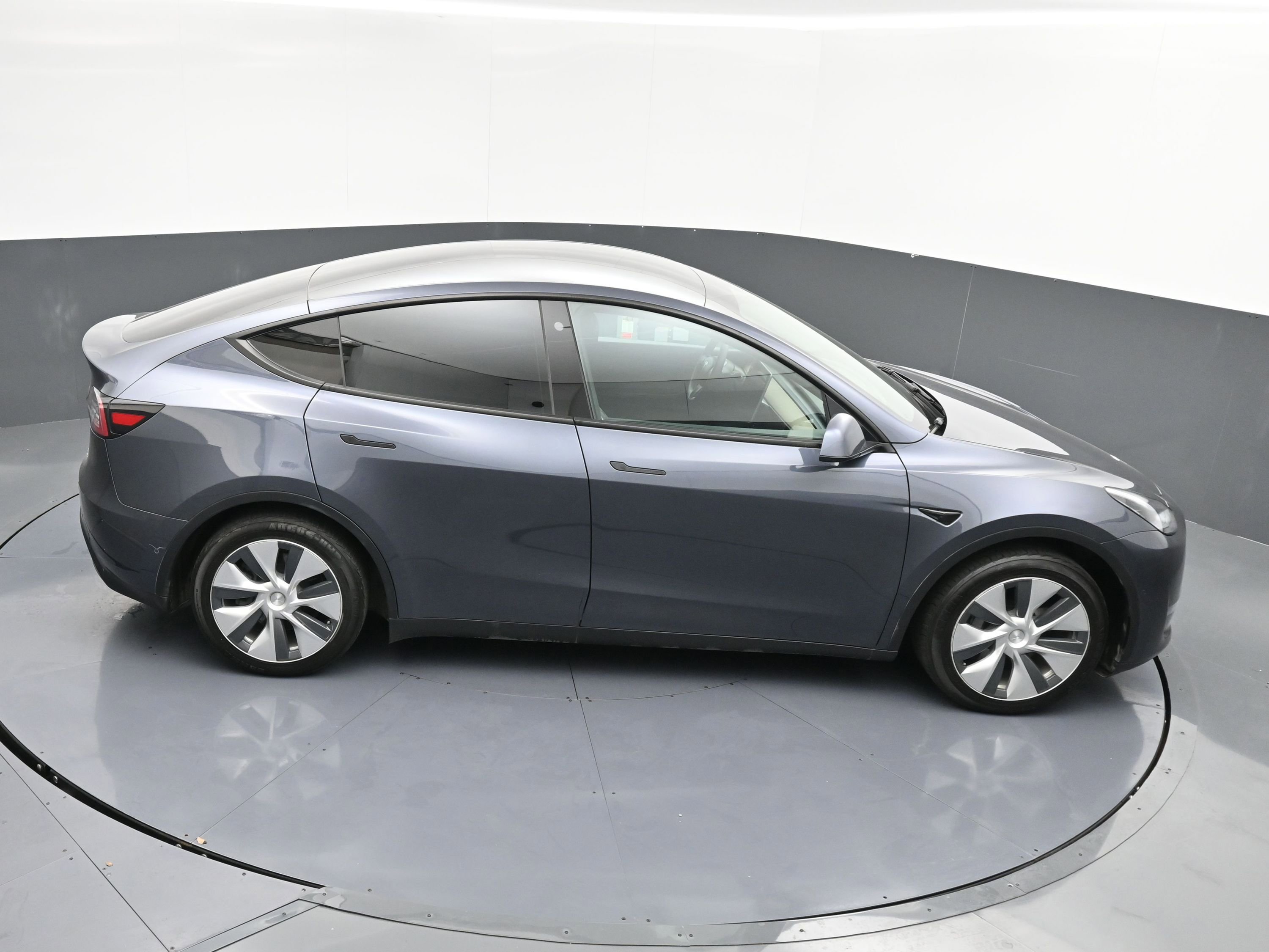 Used 2022 Tesla Model Y Long Range image 39