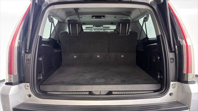 Used 2018 Cadillac Escalade ESV Luxury RWD image 17