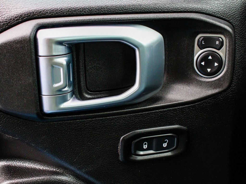 Used 2022 Jeep Gladiator Willys image 9
