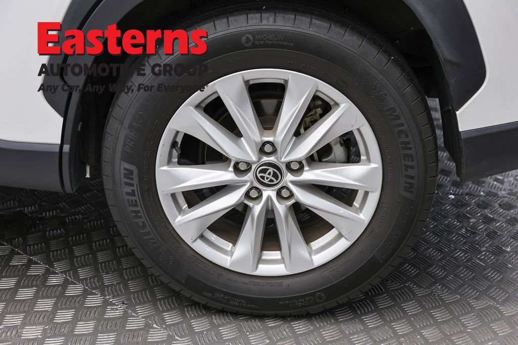 Used 2022 Toyota Corolla Cross LE FWD image 8