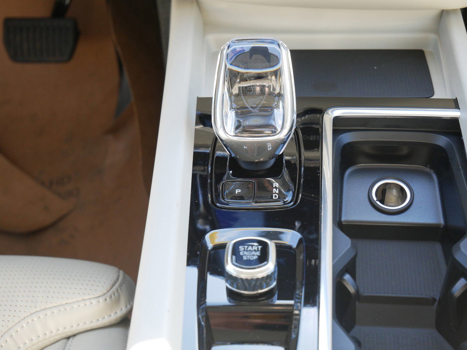 New 2026 Volvo XC60 T8 Ultra w/ Climate Package image 9