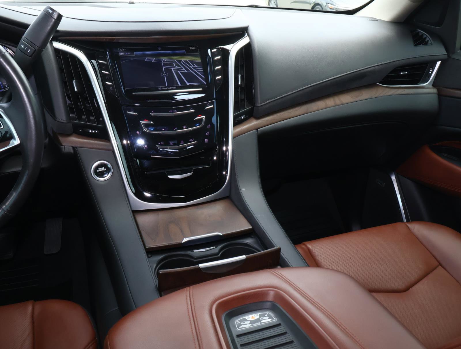 Used 2020 Cadillac Escalade Premium Luxury w/ Escalade Sport Edition RWD image 11