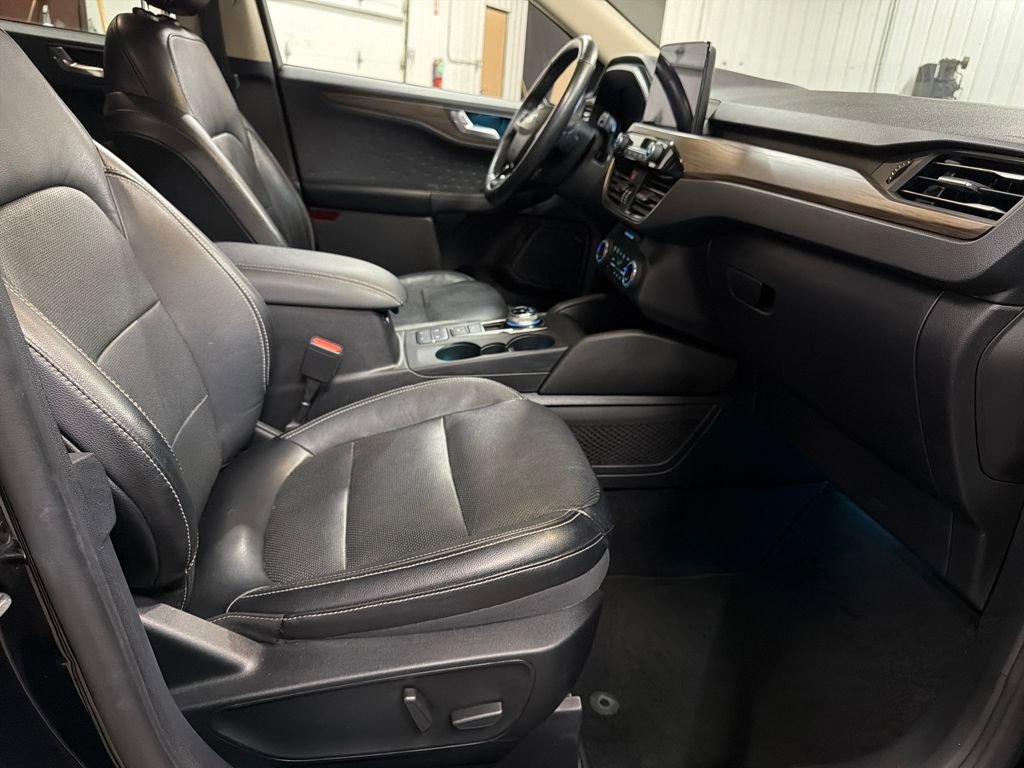 Used 2020 Ford Escape Titanium image 19
