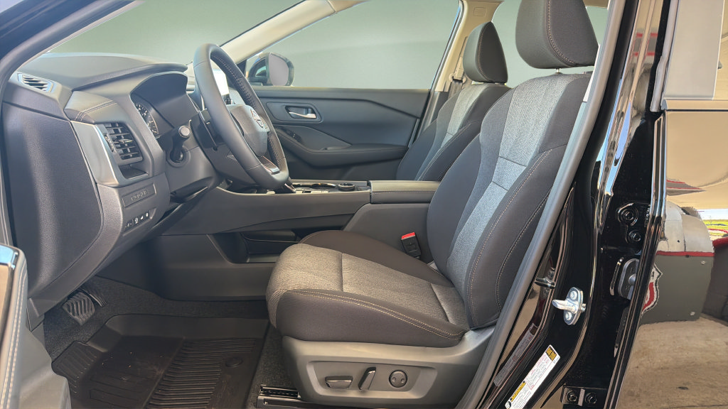 New 2026 Nissan Rogue SV AWD/4WD image 19