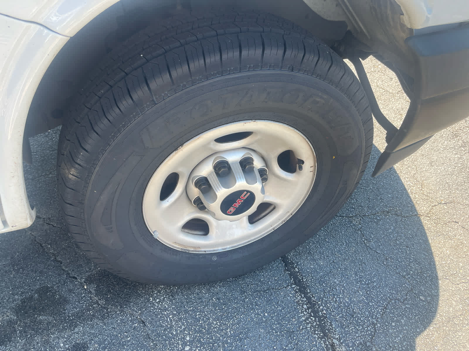 Used 2019 GMC Savana 3500 RWD image 9