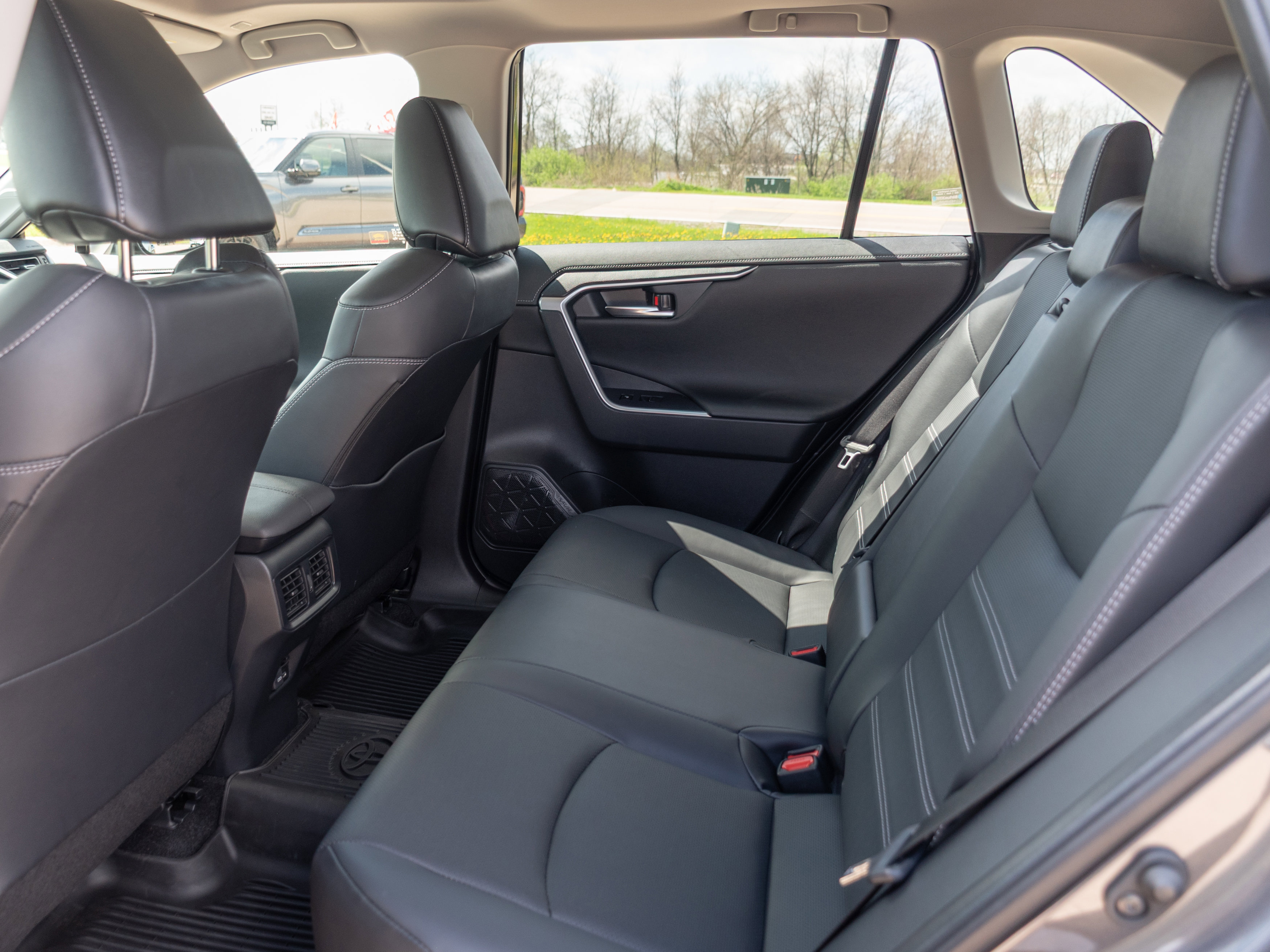 Used 2023 Toyota RAV4 Limited w/ Limited Grade Weather Package AWD/4WD image 18