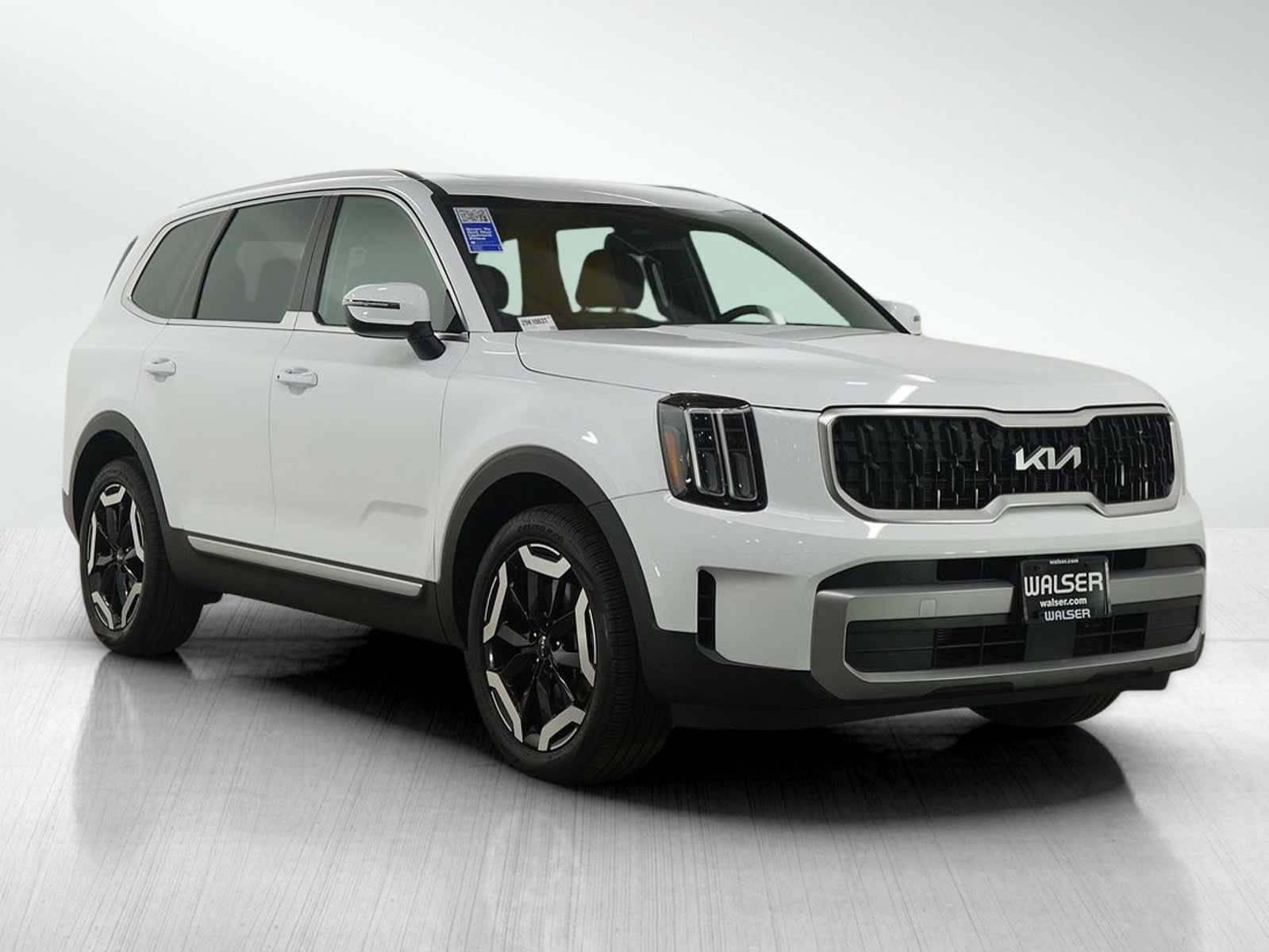 Used 2024 Kia Telluride EX w/ EX Captain's Chair Package image 7