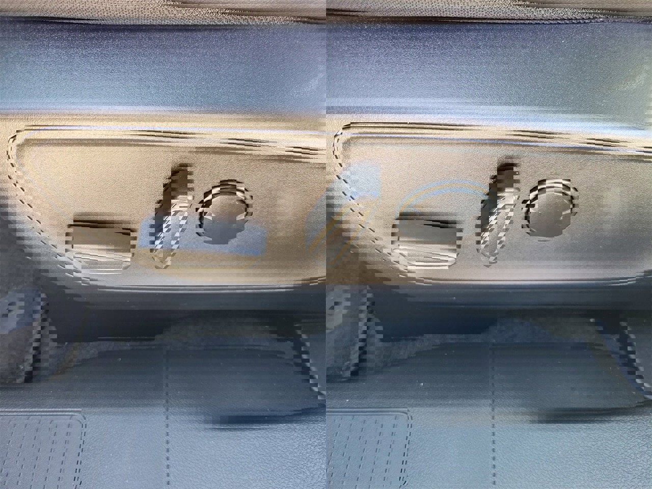 Used 2025 Ford Escape Base w/ Class II Trailer Tow Package image 18