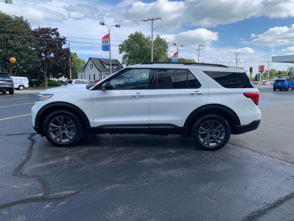 Used 2021 Ford Explorer XLT w/ Equipment Group 202A image 5