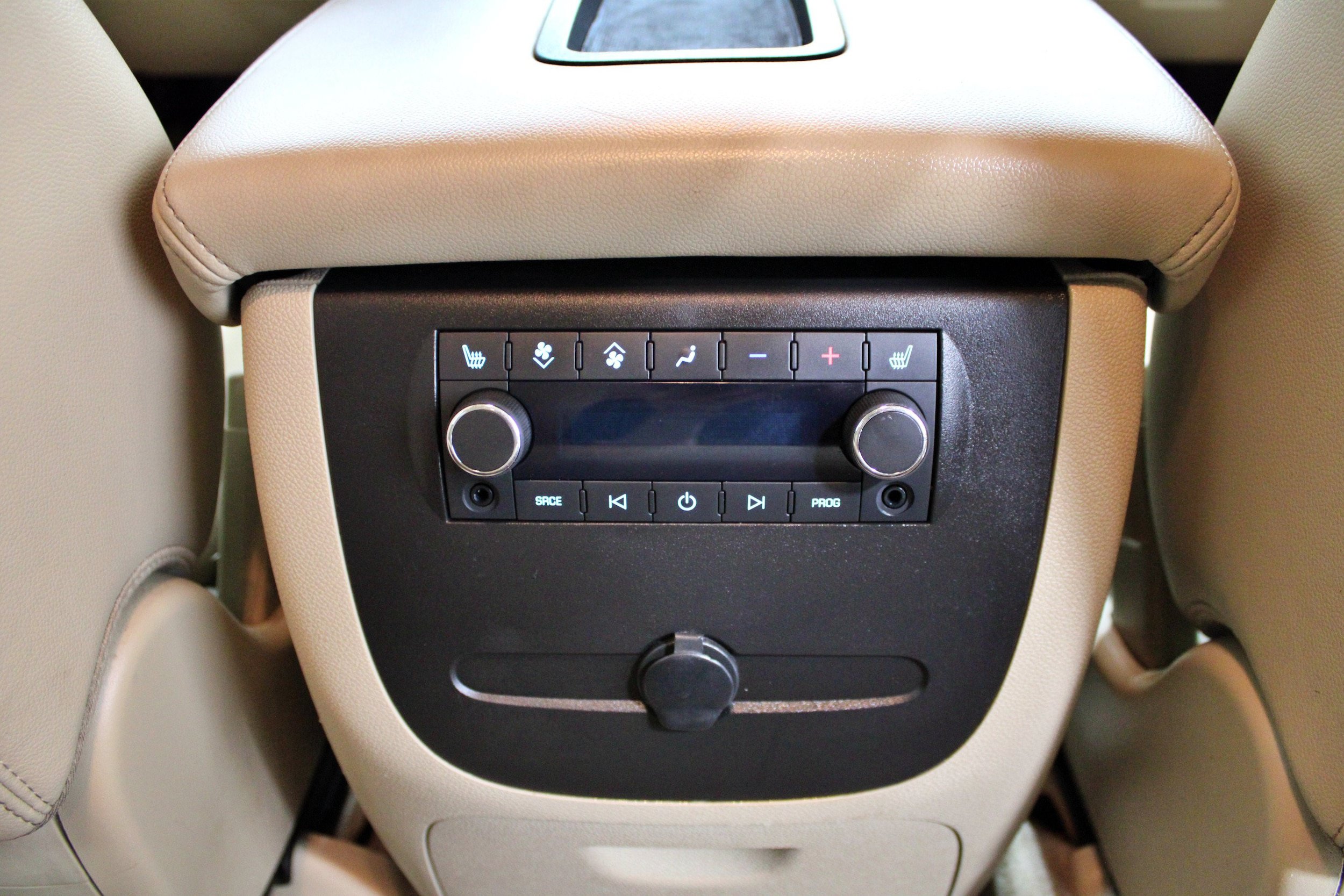 Used 2010 GMC Yukon SLT w/ SLT-2 Equipment Package AWD/4WD image 23