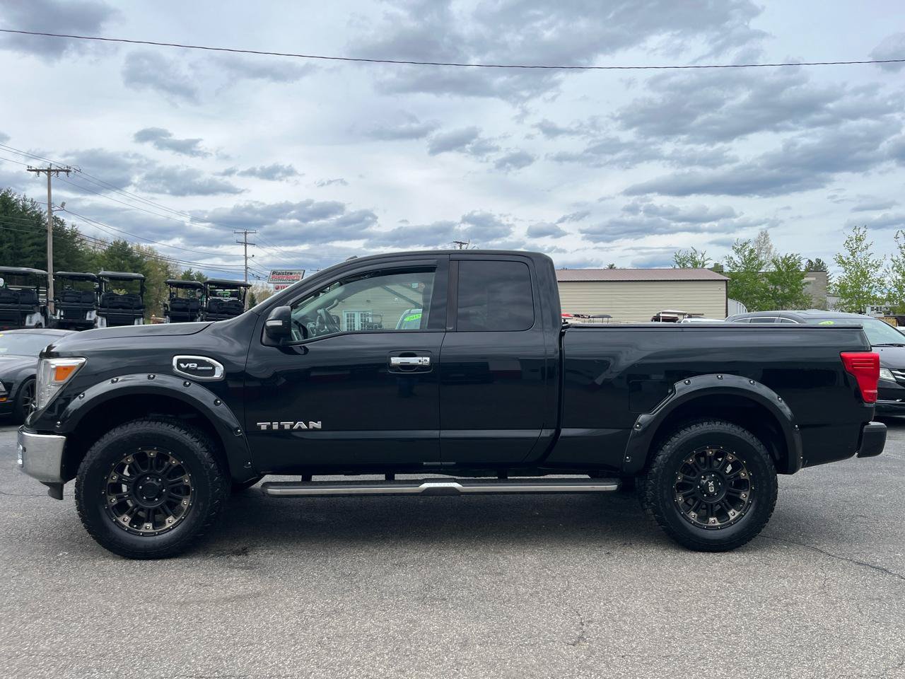 Used 2017 Nissan Titan SV AWD/4WD image 2