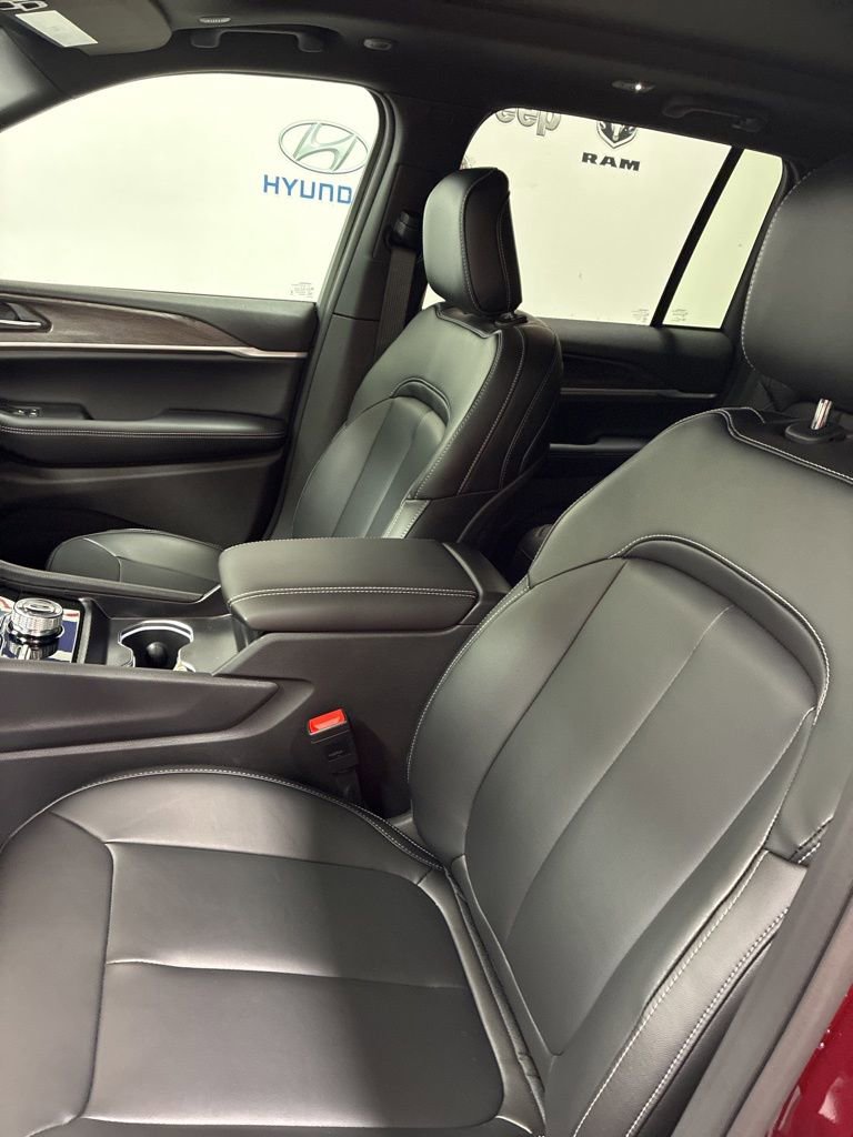 New 2025 Jeep Grand Cherokee Limited image 9