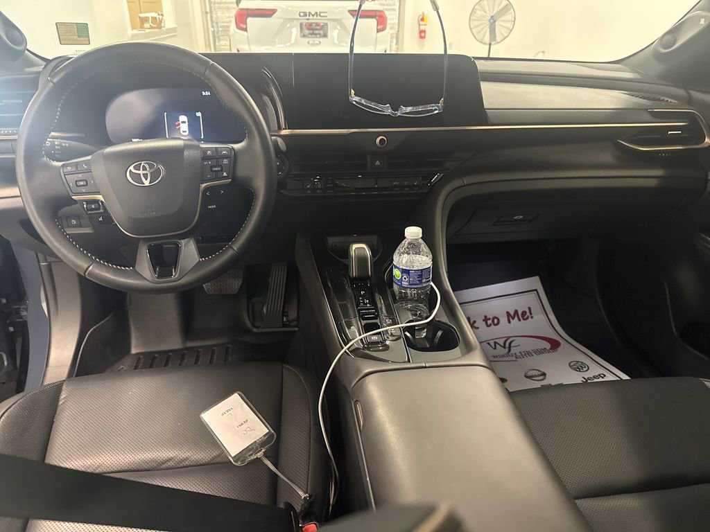 Used 2025 Toyota Crown AWD/4WD image 13