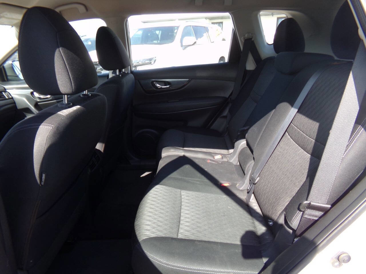 Used 2017 Nissan Rogue S image 10