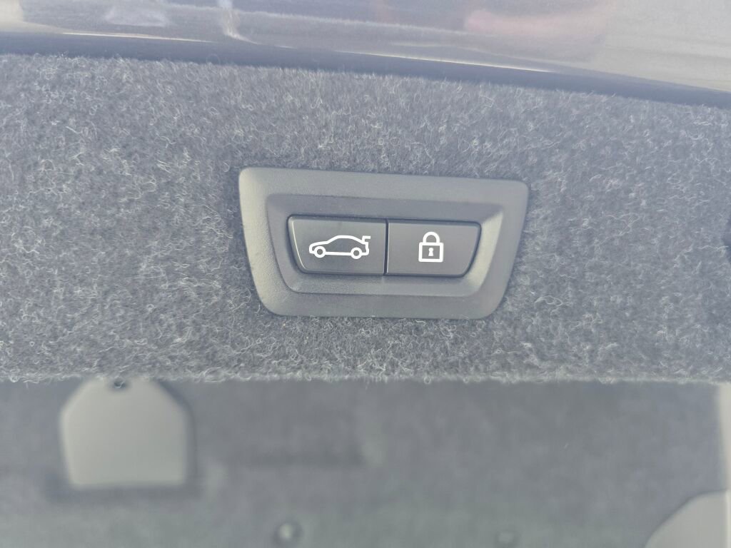 Used 2018 BMW 530e xDrive AWD/4WD image 12