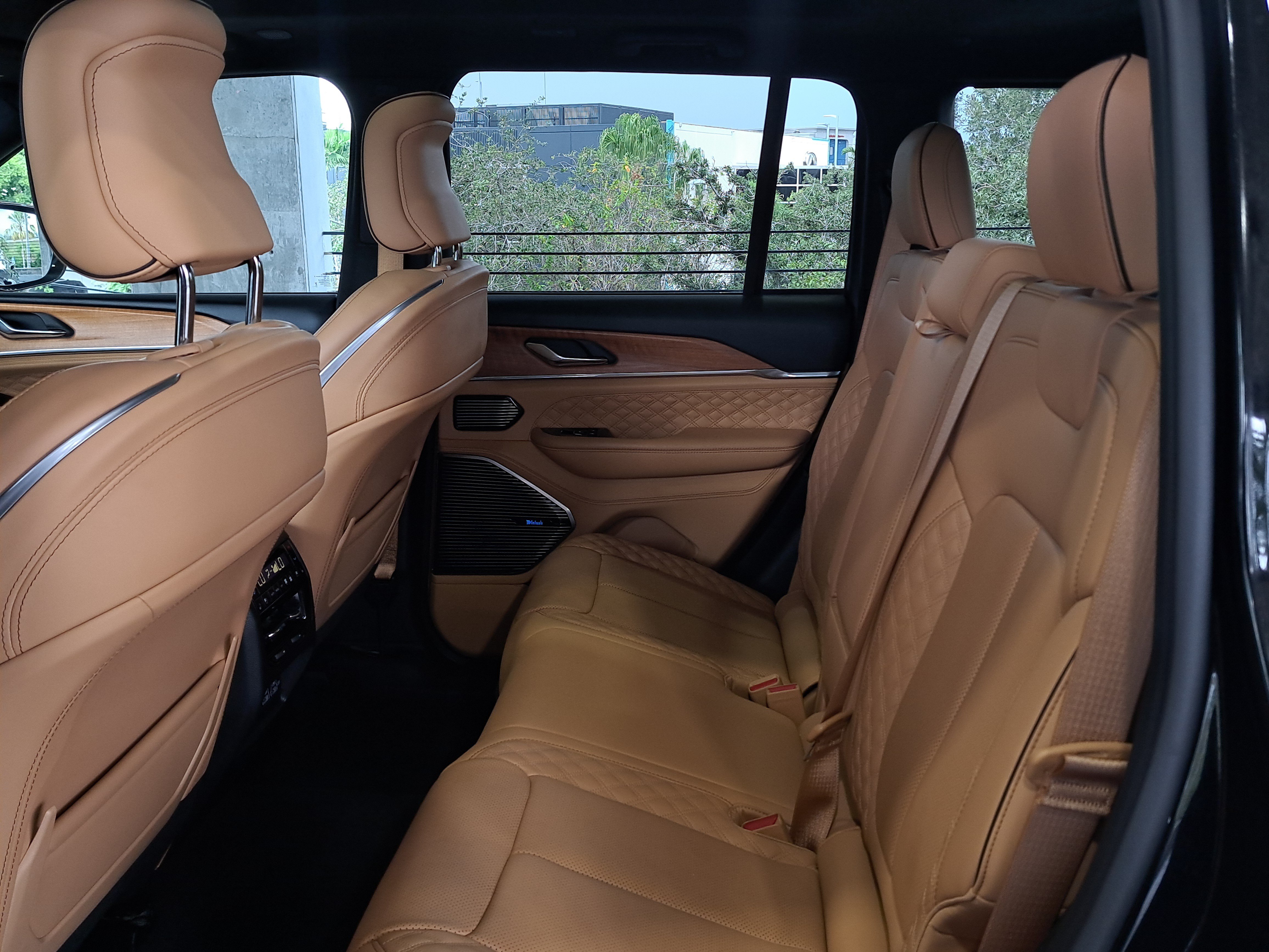 Certified 2024 Jeep Grand Cherokee Summit AWD/4WD image 9