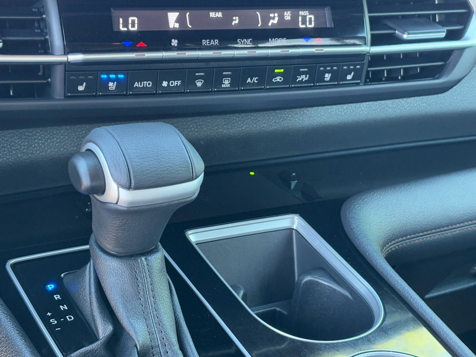 Used 2025 Toyota Sienna Limited image 27