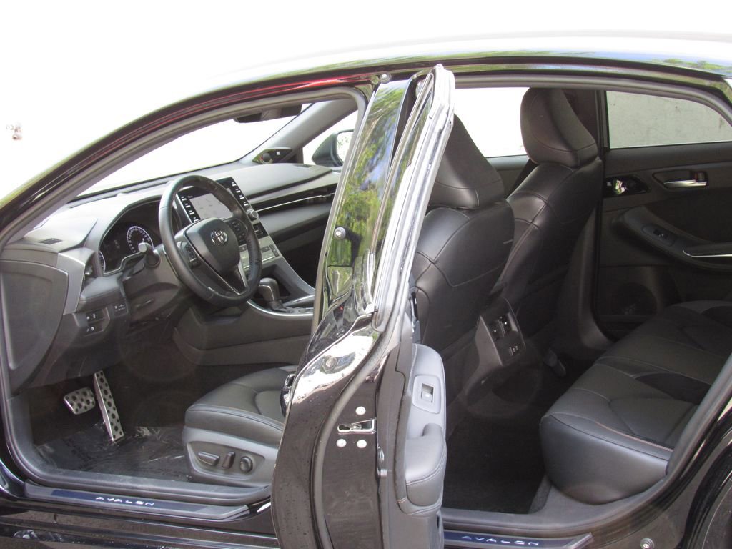Used 2019 Toyota Avalon XSE FWD image 13