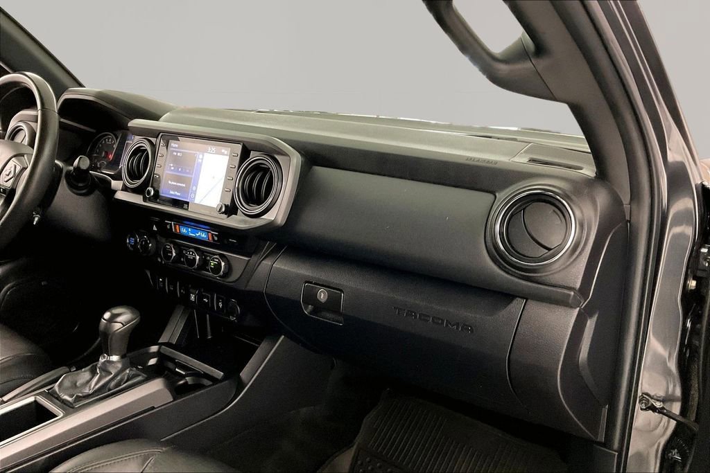 Used 2022 Toyota Tacoma TRD Off-Road w/ TRD Premium Off Road Package AWD/4WD image 22