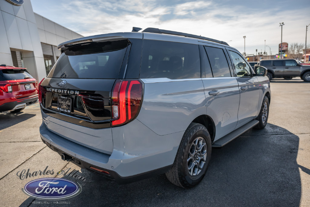 Used 2025 Ford Expedition Active AWD/4WD image 7