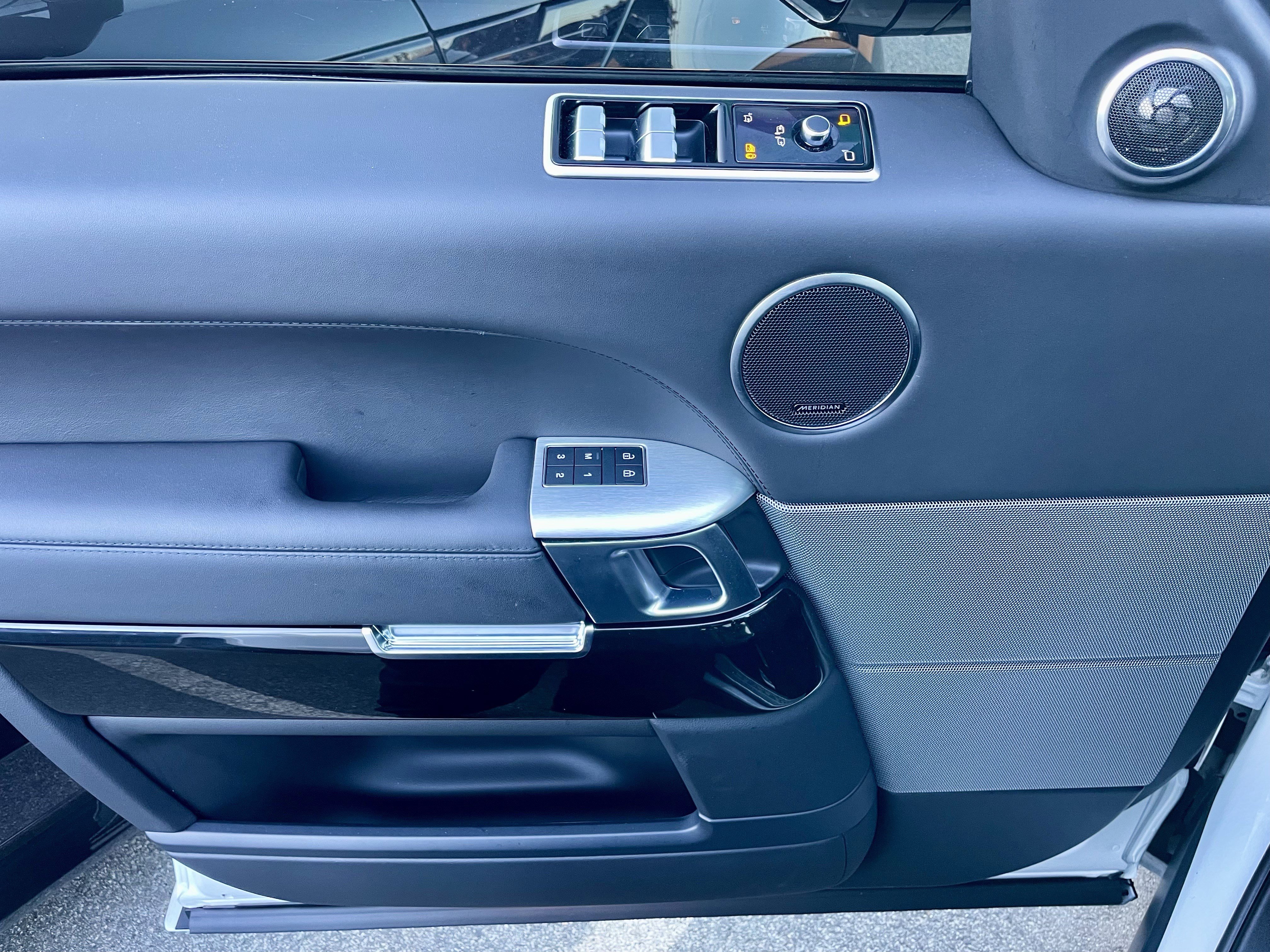 Used 2022 Land Rover Range Rover Sport SVR image 12