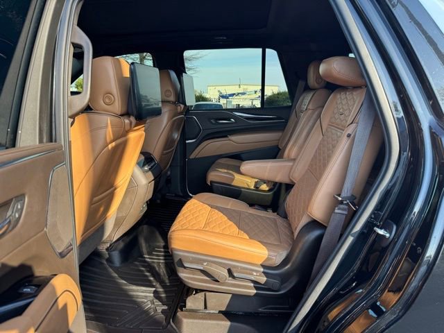 Used 2021 Cadillac Escalade Premium Luxury image 13