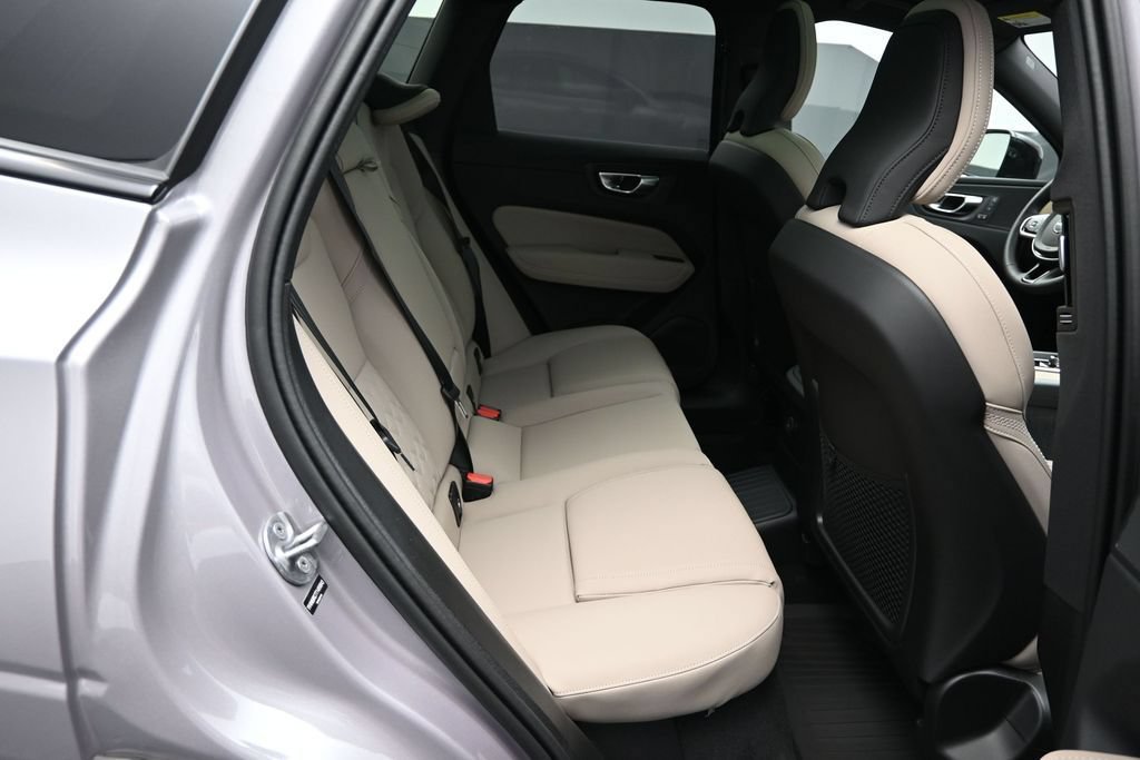 New 2026 Volvo XC60 T8 Plus w/ Climate Package PRO AWD/4WD image 18