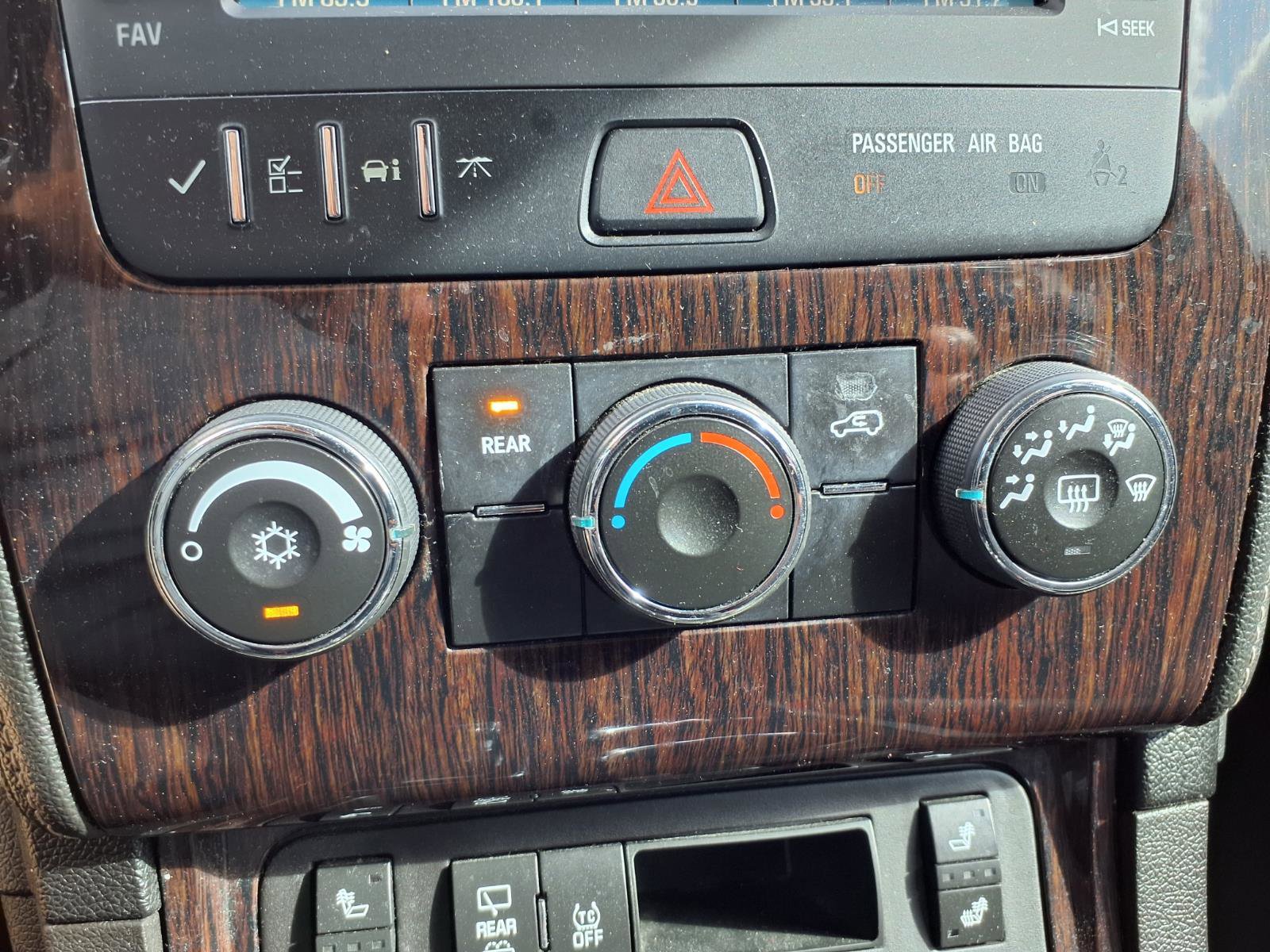 Used 2017 Chevrolet Traverse LT w/ Style and Technology Package image 7