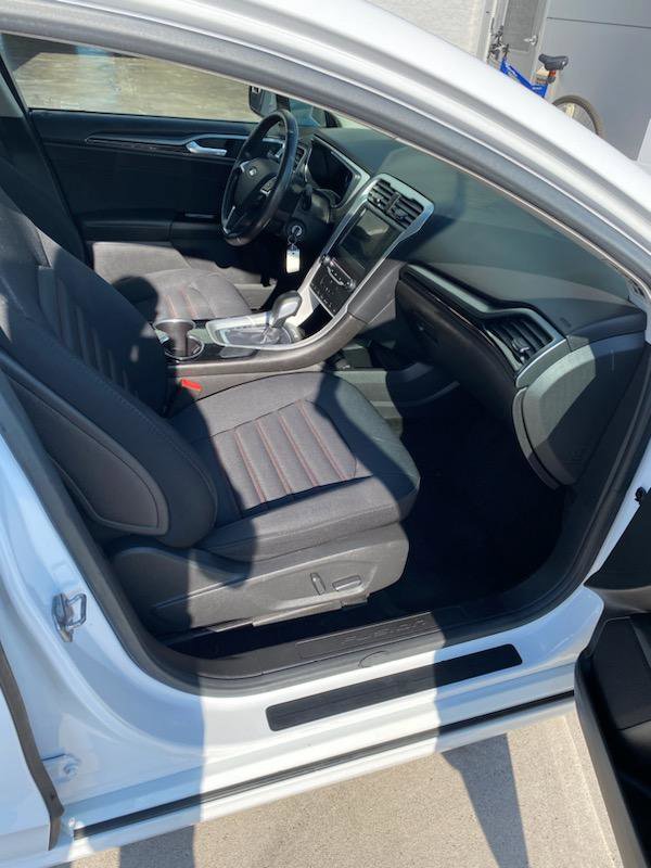 Used 2015 Ford Fusion SE image 3