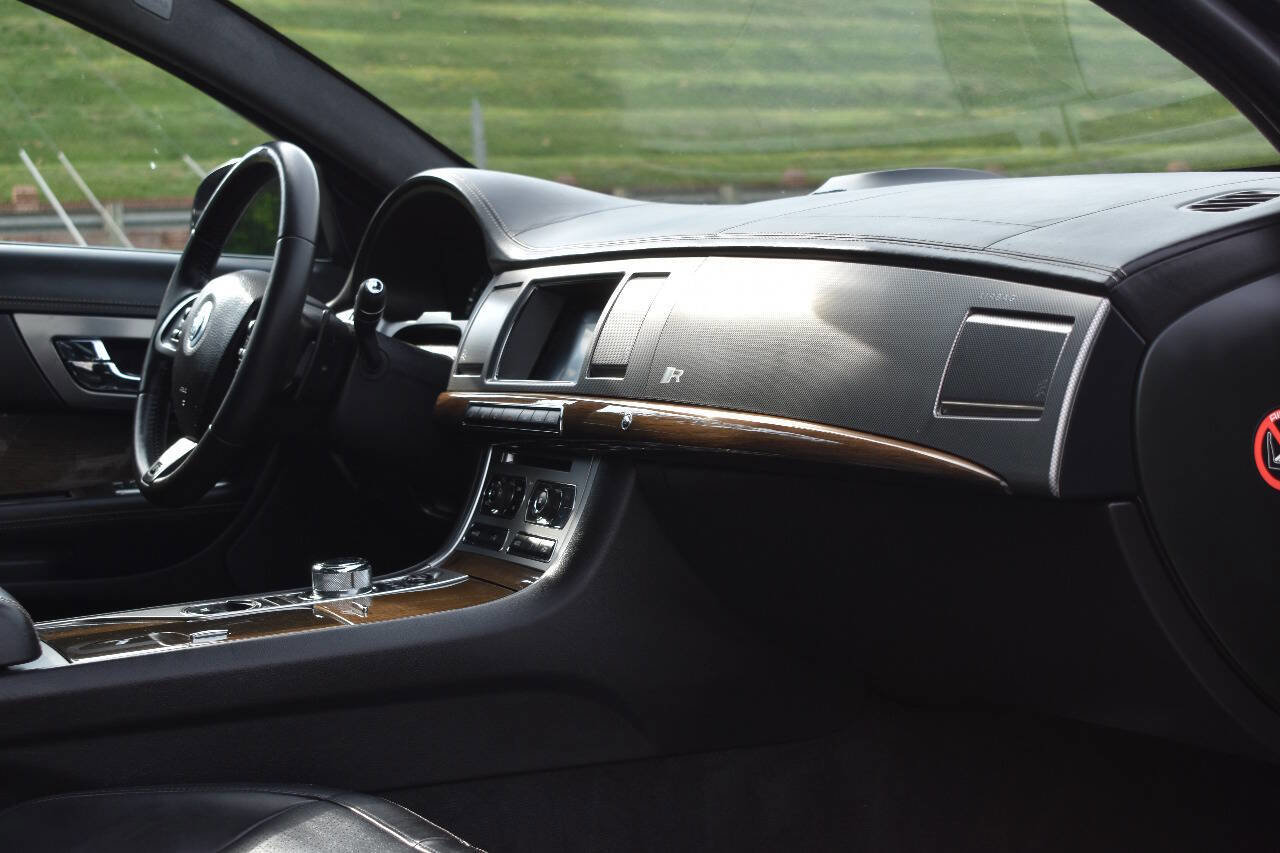 Used 2012 Jaguar XF R image 18