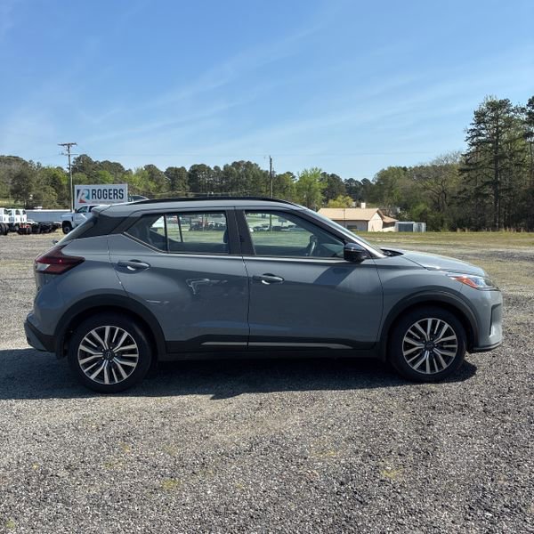 Used 2023 Nissan Kicks SR w/ SR Premium Package image 3