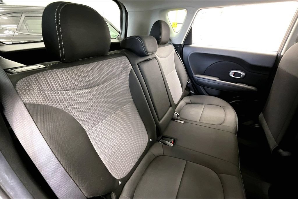 Used 2017 Kia Soul + FWD image 28