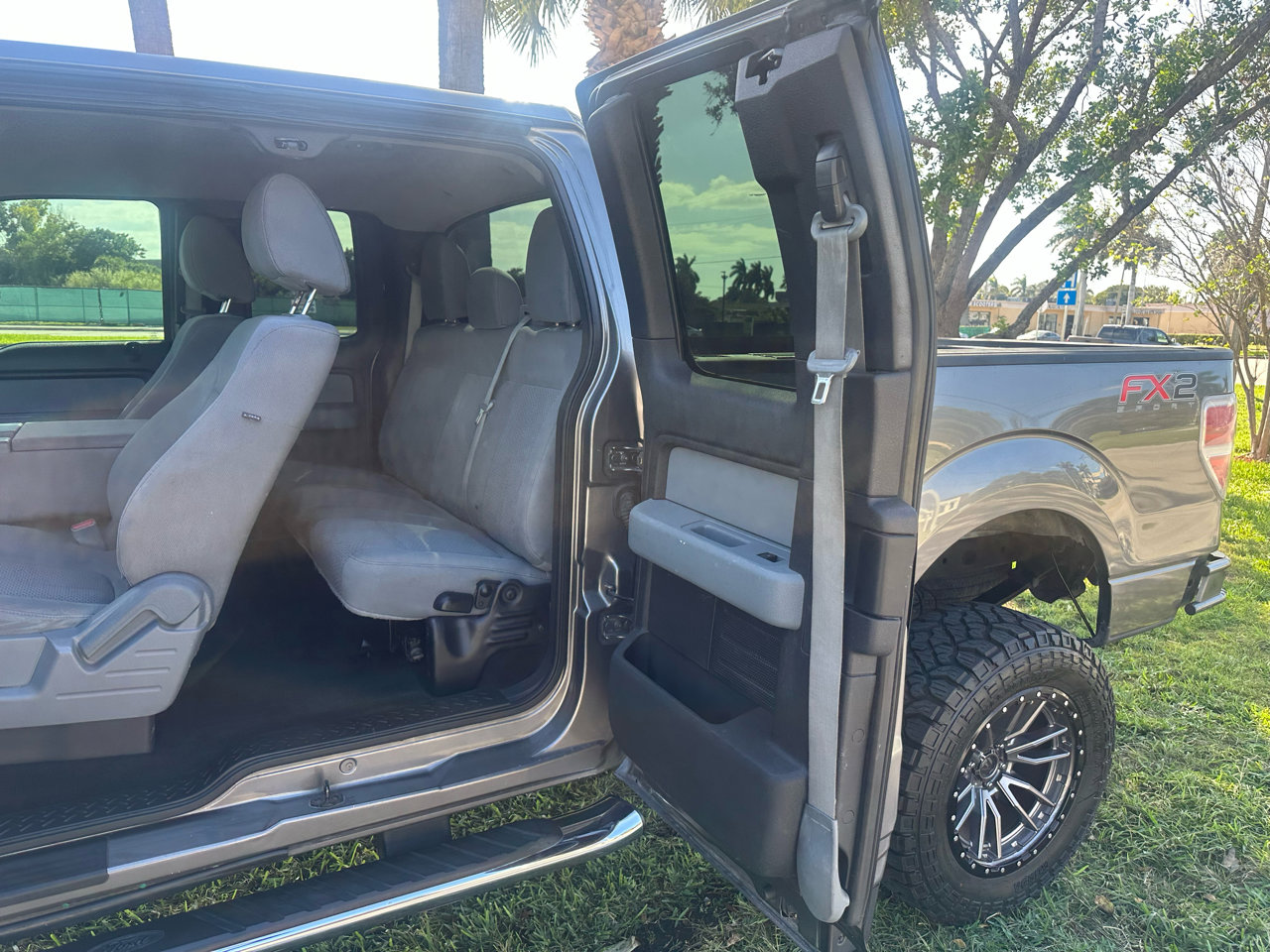 Used 2011 Ford F150 XLT w/ XLT Chrome Pkg image 10