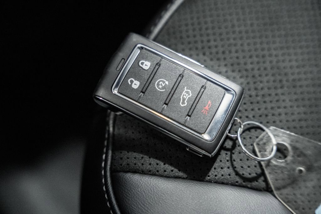 New 2025 Jeep Grand Cherokee Altitude w/ Trailer Tow Package image 39