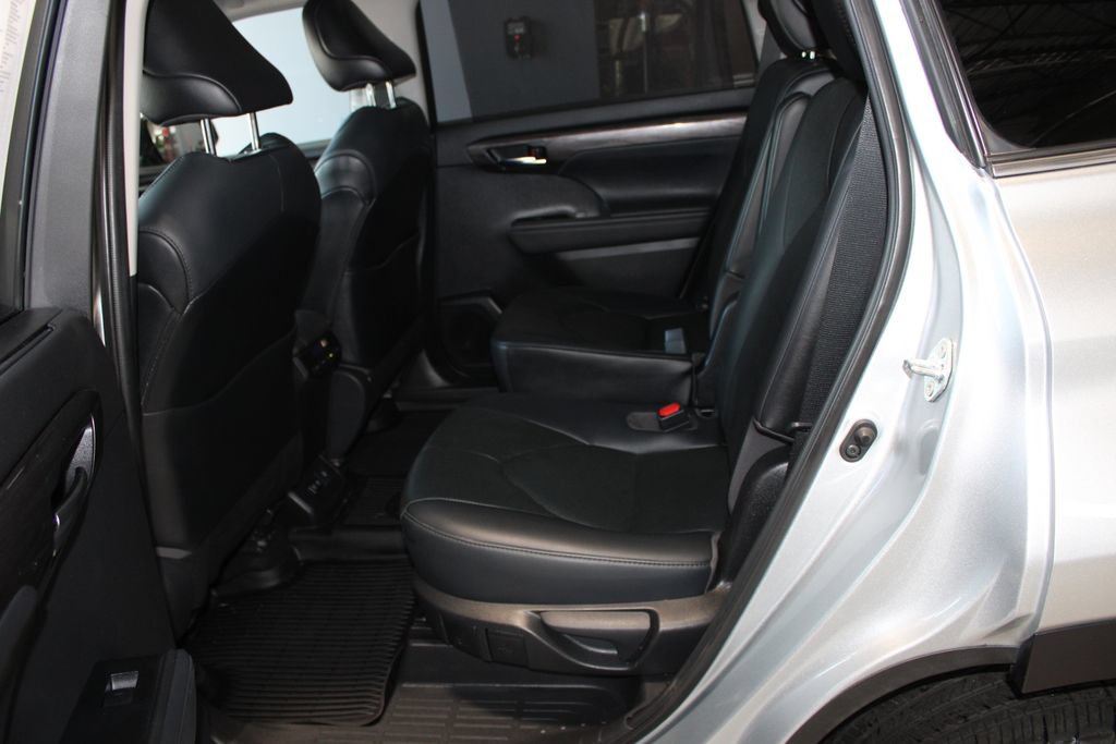 Used 2021 Toyota Highlander Limited AWD/4WD image 12