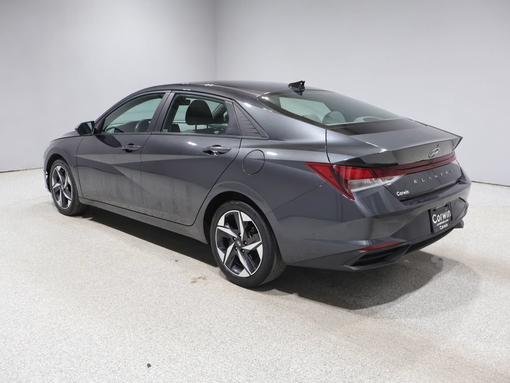 Used 2023 Hyundai Elantra SEL w/ Convenience Package FWD image 4