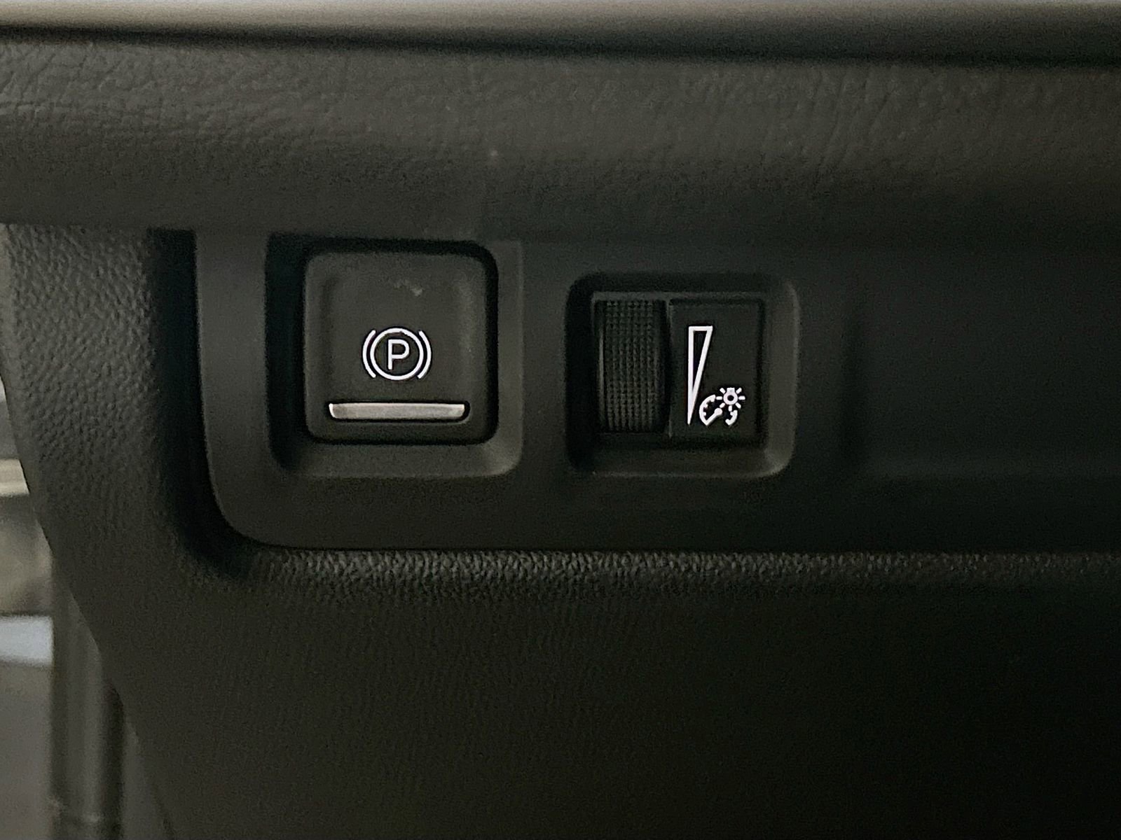 Used 2024 Cadillac XT4 Premium Luxury w/ Technology Package image 10