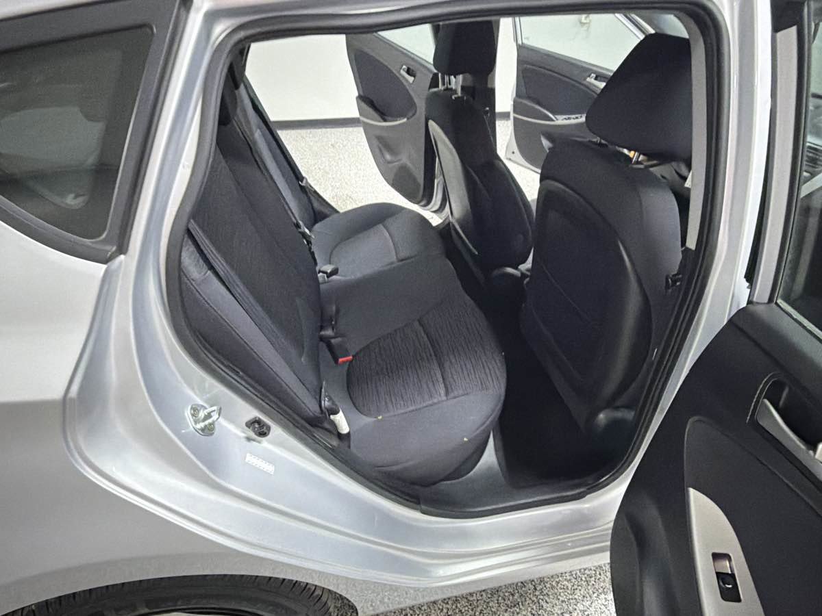 Used 2016 Hyundai Accent SE FWD image 23
