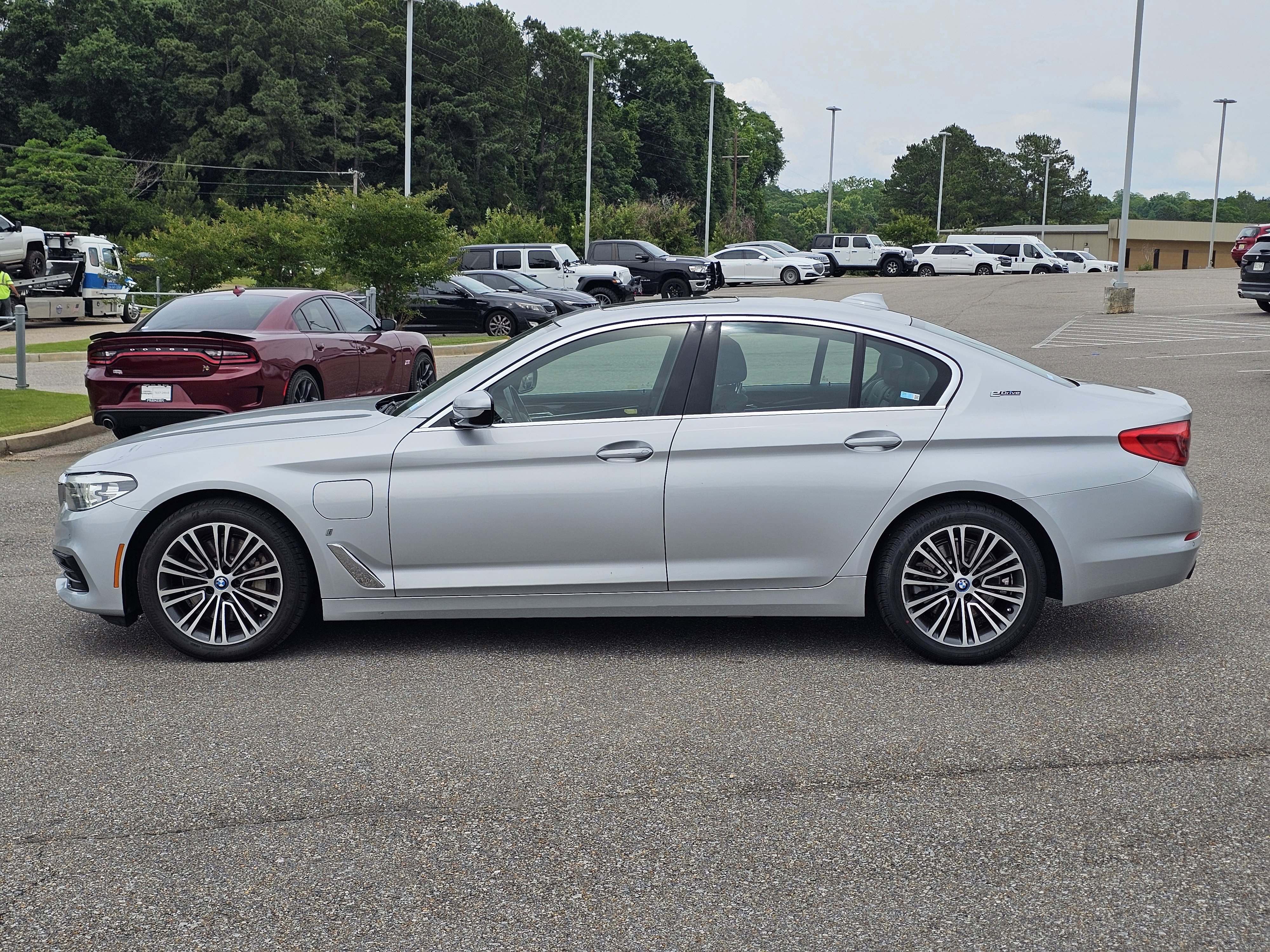 Used 2019 BMW 530e w/ Convenience Package RWD image 12