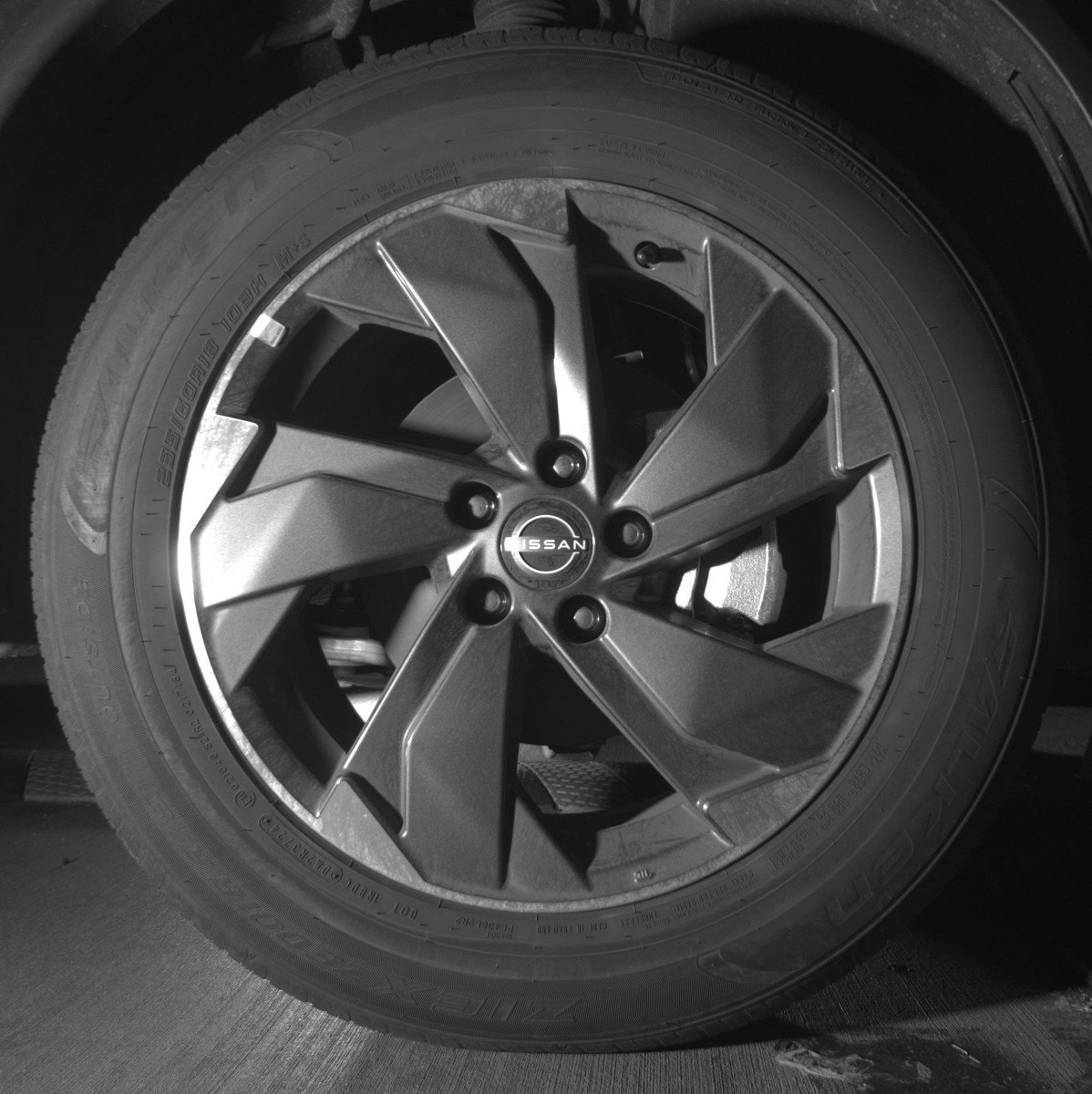 Used 2025 Nissan Rogue SV FWD image 12