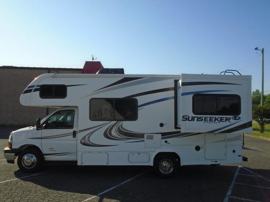 Used 2019 Chevrolet Express 4500 w/ RV Package RWD image 12