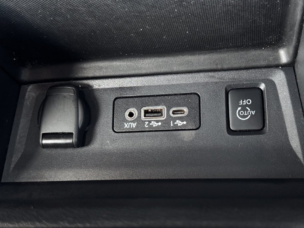 Used 2025 Nissan Sentra SR FWD image 25