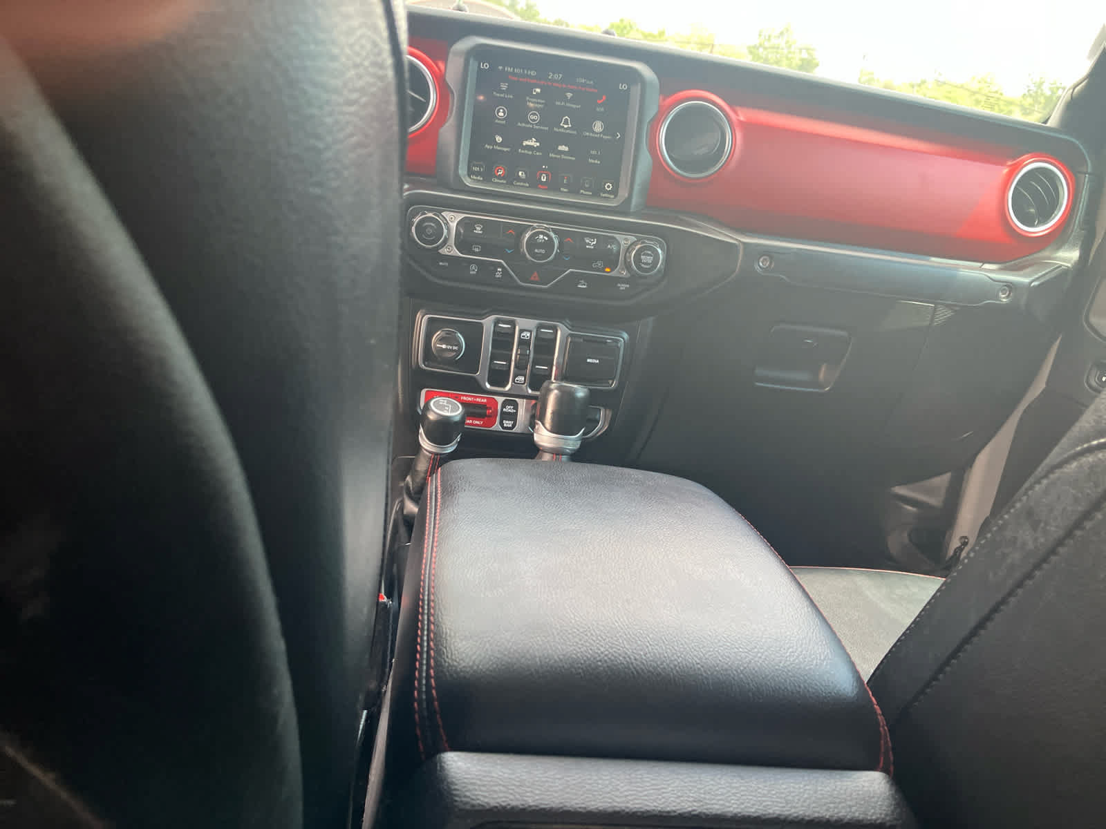 Used 2022 Jeep Gladiator Rubicon w/ LED Lighting Group AWD/4WD image 39
