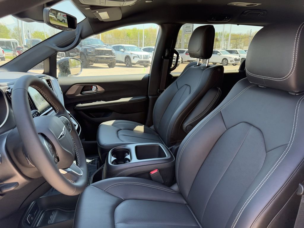 New 2026 Chrysler Pacifica Select FWD image 44
