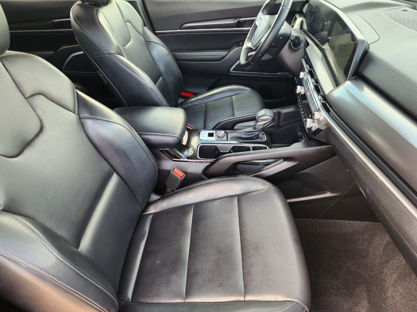 Used 2024 Kia Telluride LX FWD image 17