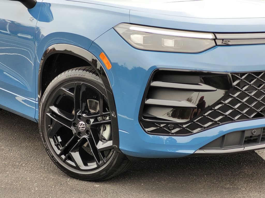 New 2026 Volkswagen Tiguan SE R-Line FWD image 3