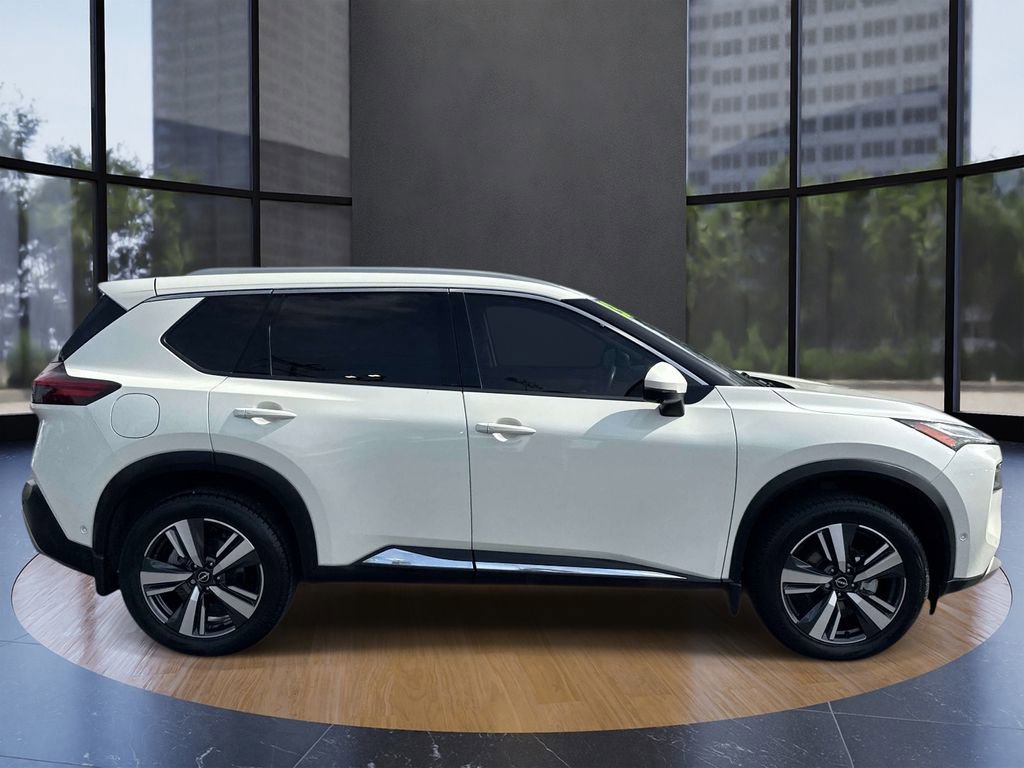 Used 2023 Nissan Rogue Platinum w/ Platinum Premium Package FWD image 2
