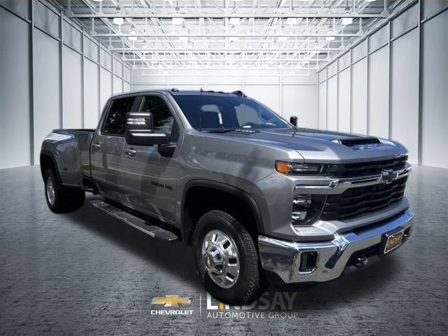 New 2026 Chevrolet Silverado 3500 LT AWD/4WD image 3